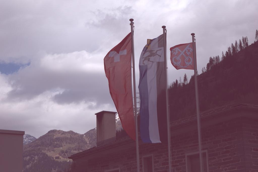 Ristorante Pensione Chalet Stazione Poschiavo Exterior photo